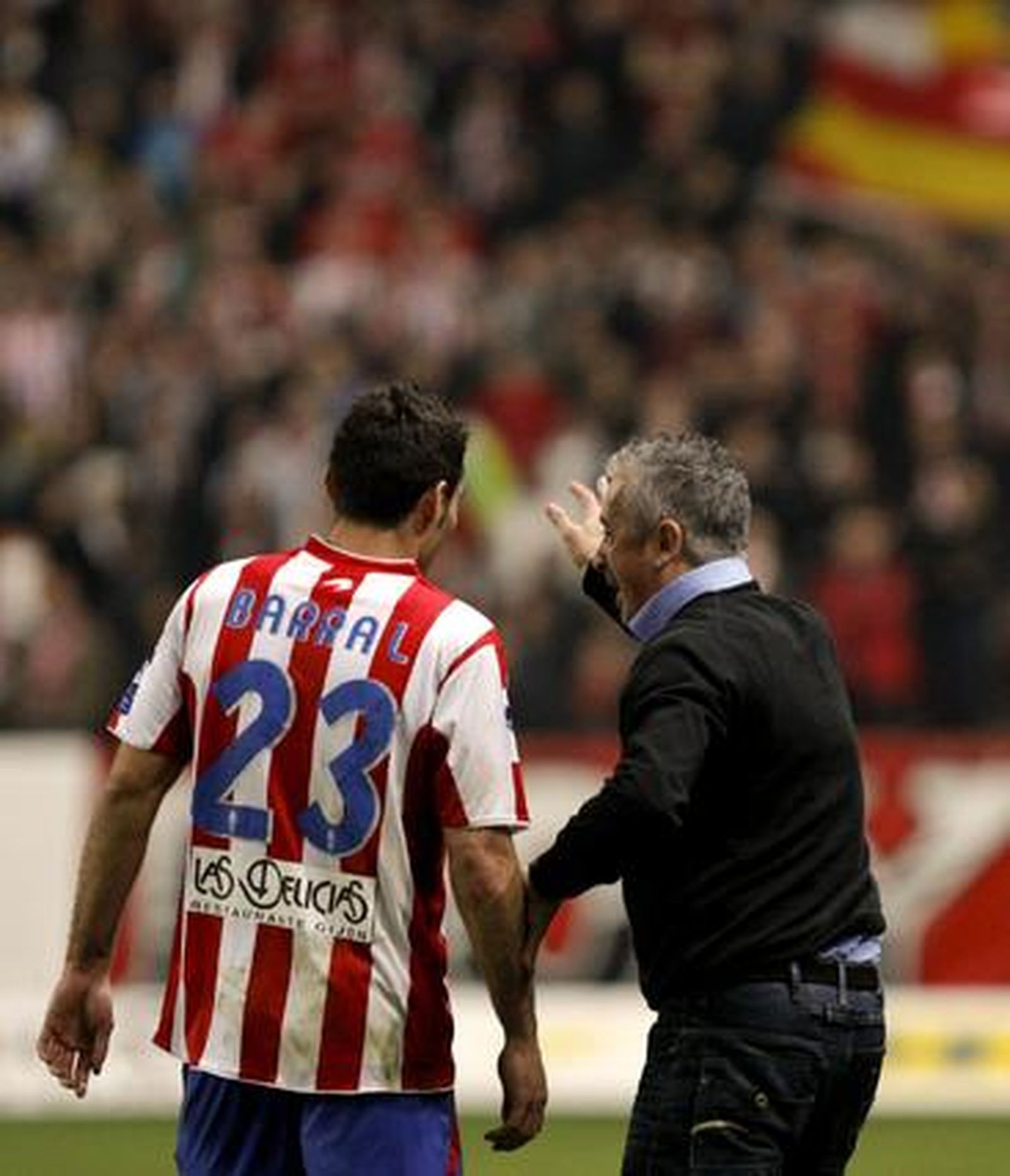 El Sporting frena al Barcelona tras 16 partidos seguidos ganando. / EFE