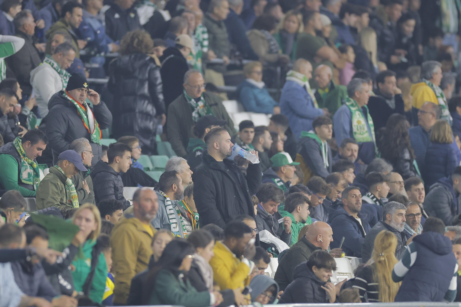 Búscate en las fotos del Betis-Las Palmas