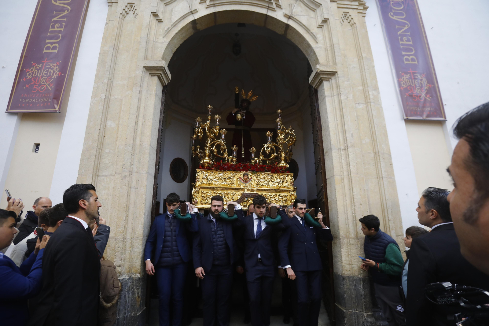 La salida del Señor del Buen Suceso hacia la Catedral, en imágenes