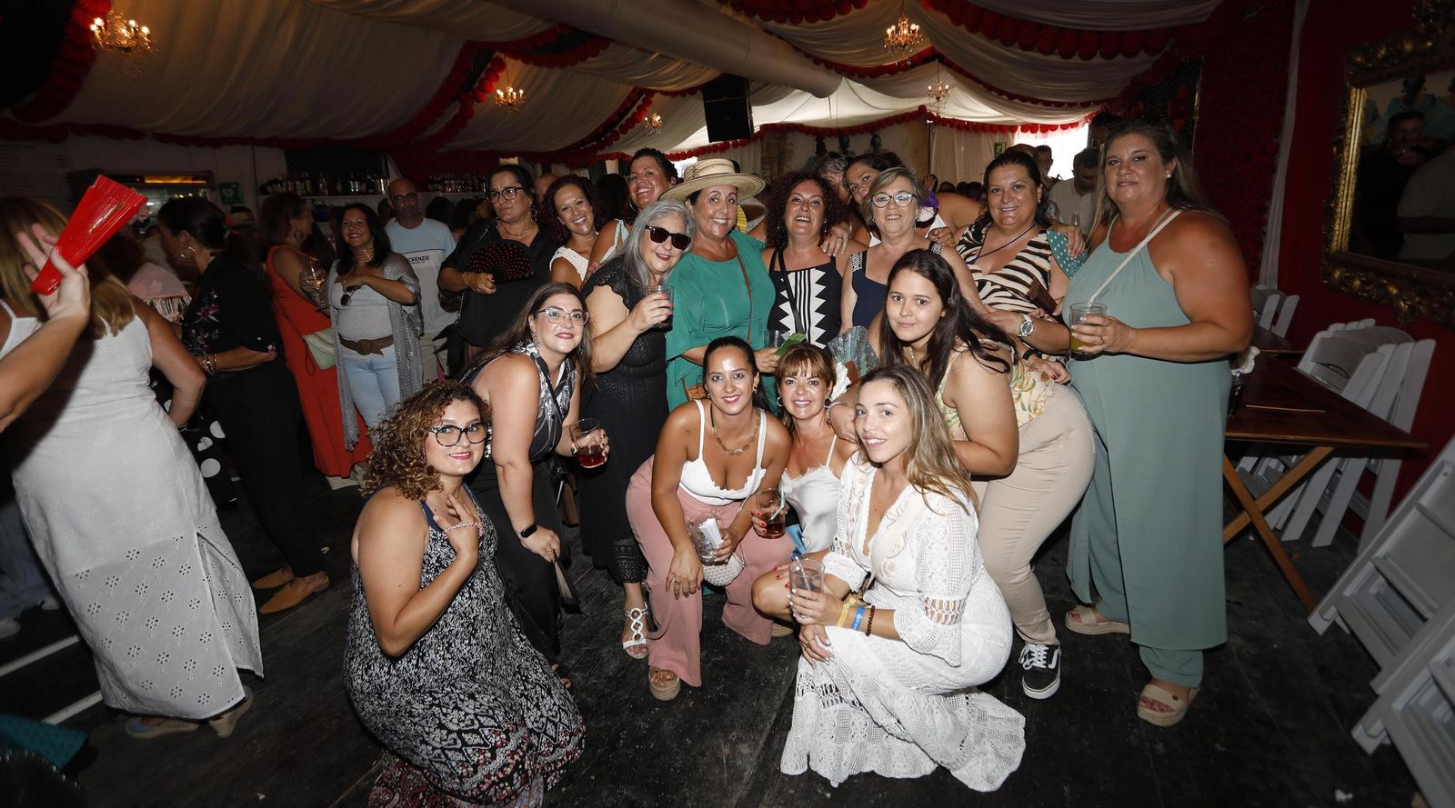 Búscate en las fotos del Día de la Mujer en la Feria de Tarifa