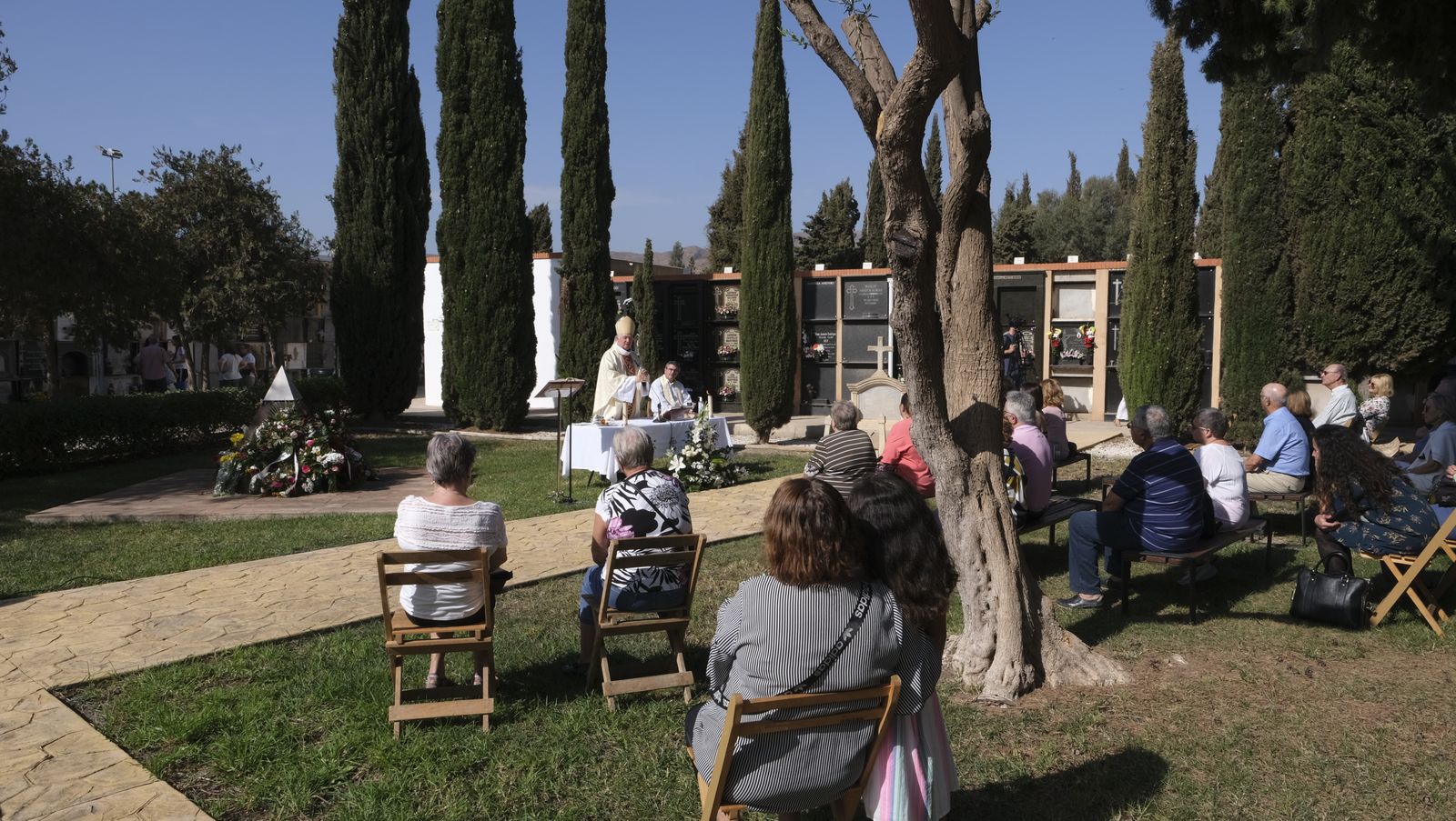Imágenes del Día de Todos los Santos en el Cementerio de San José de Almería