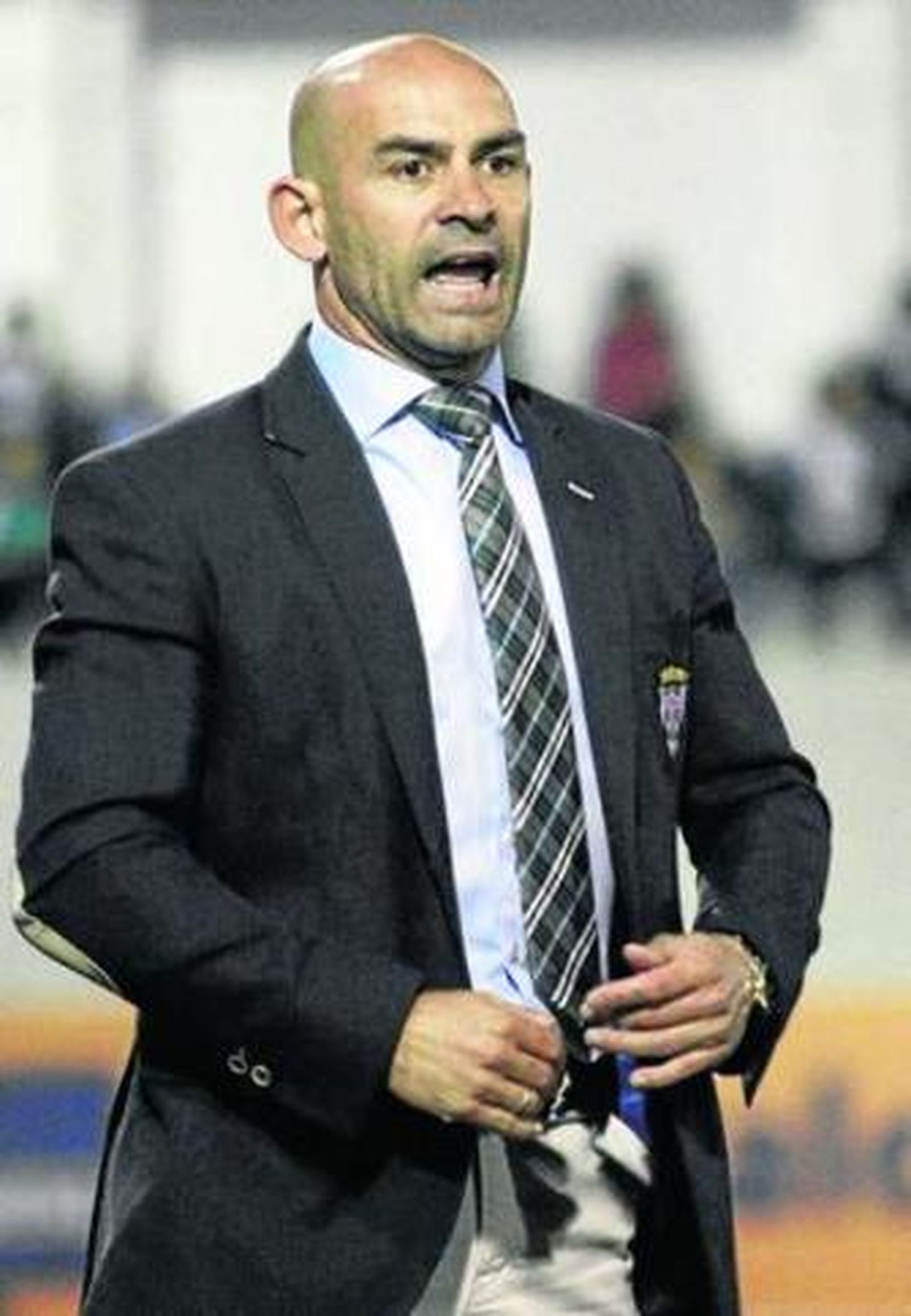 Paco Jémez, ayer en la banda de El Collao.