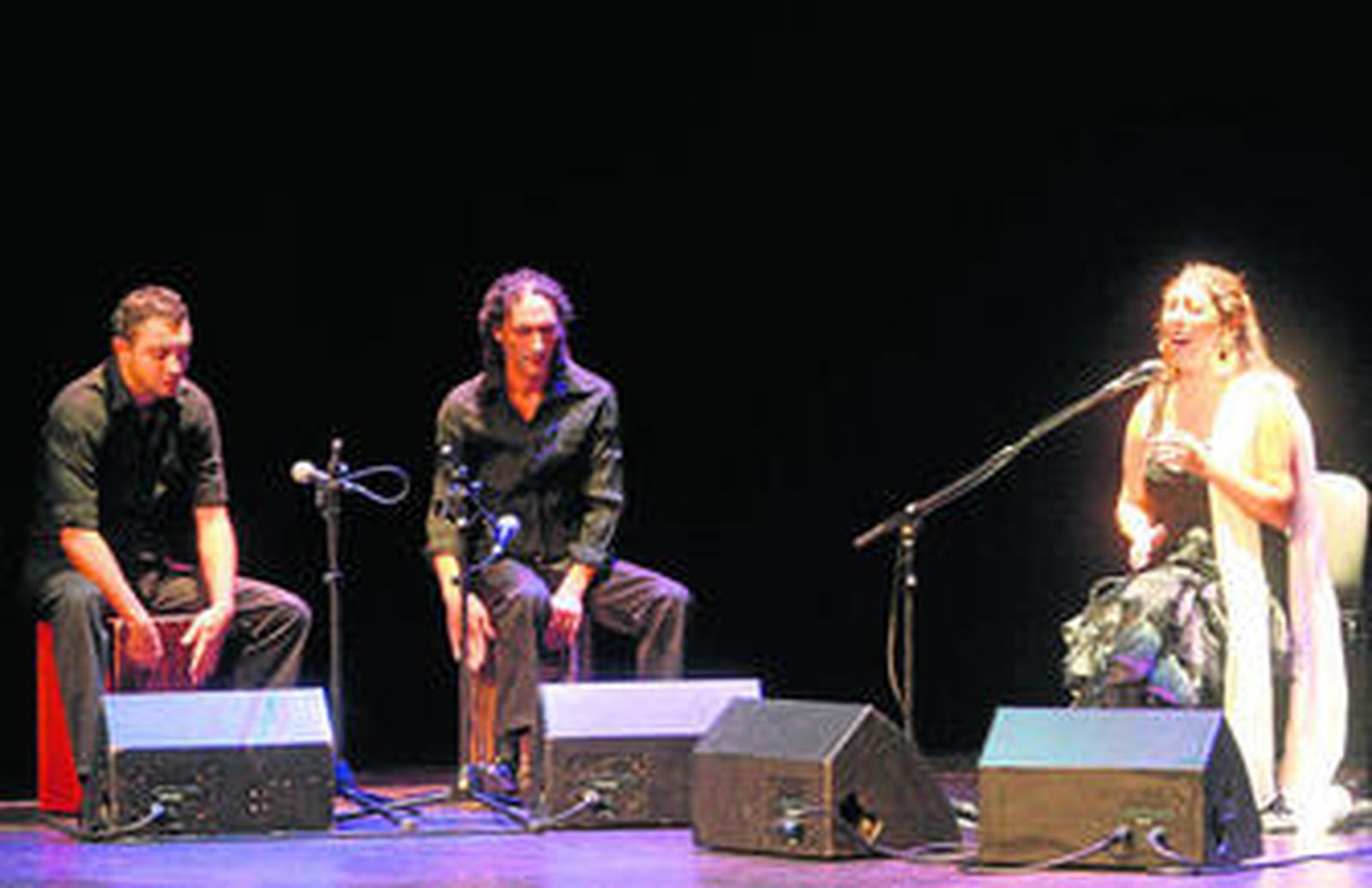 Esperanza Fernández, ayer, durante su actuación en el teatro Florida de Algeciras.
