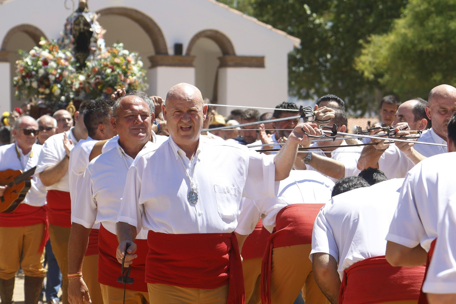 Las mejores imágenes de la Danza de las Espadas de Obejo por san Benito