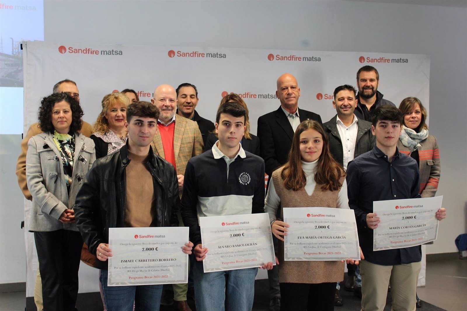 Entrega de becas a estudiantes de los IES Diego Macías de Calañas e IES San José de Cortegana Entrega de becas a estudiantes de los IES Diego Macías de Calañas e IES San José de Cortegana