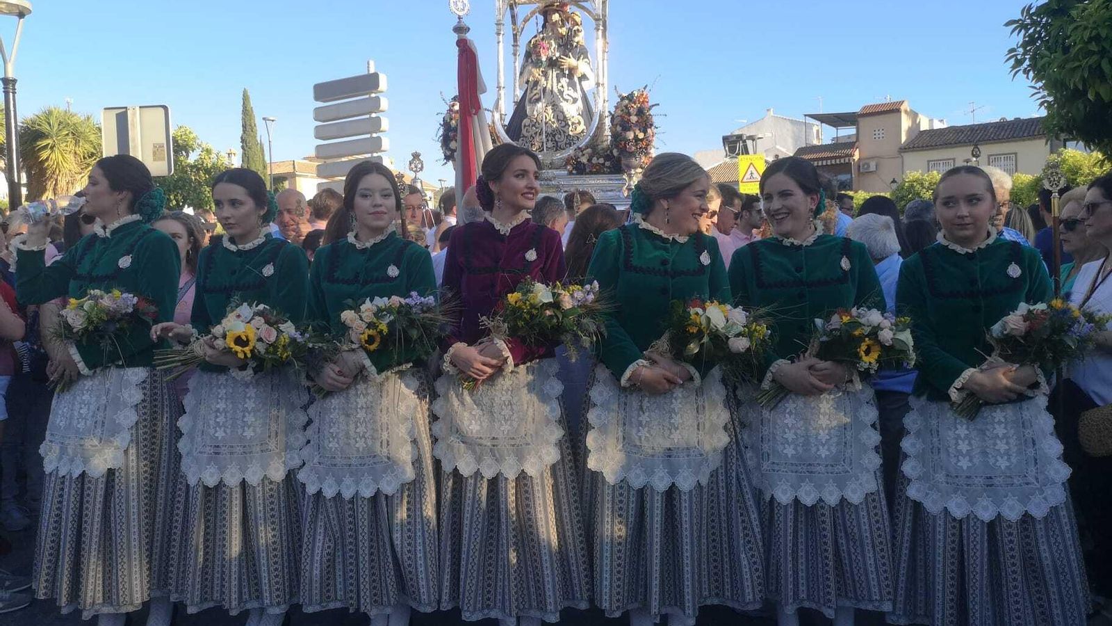 La Corte Aracelitana, ante la patrona de Lucena este domingo.
