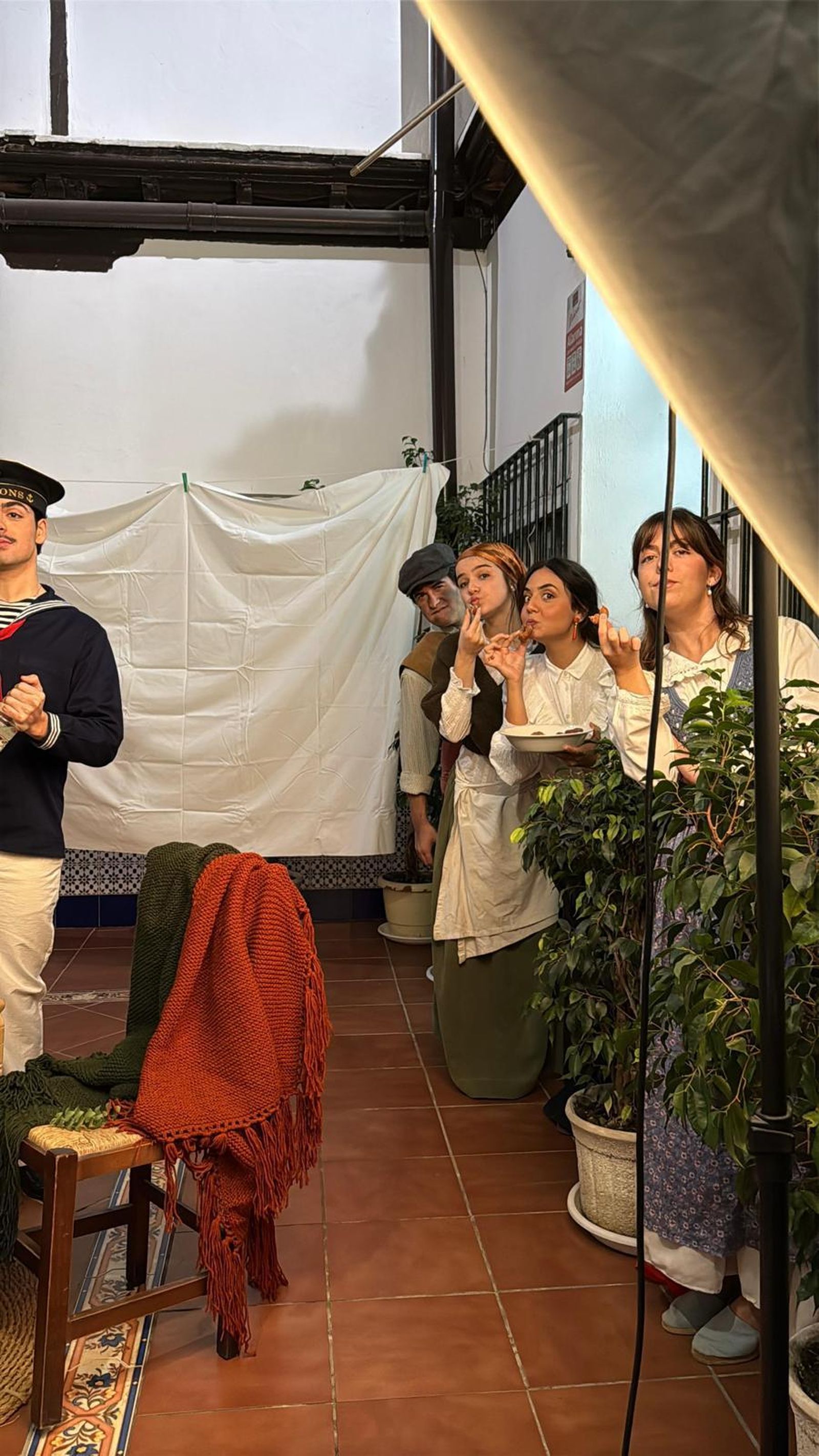 'Entre Candela y Compás' en un patio de vecinos de Jerez.