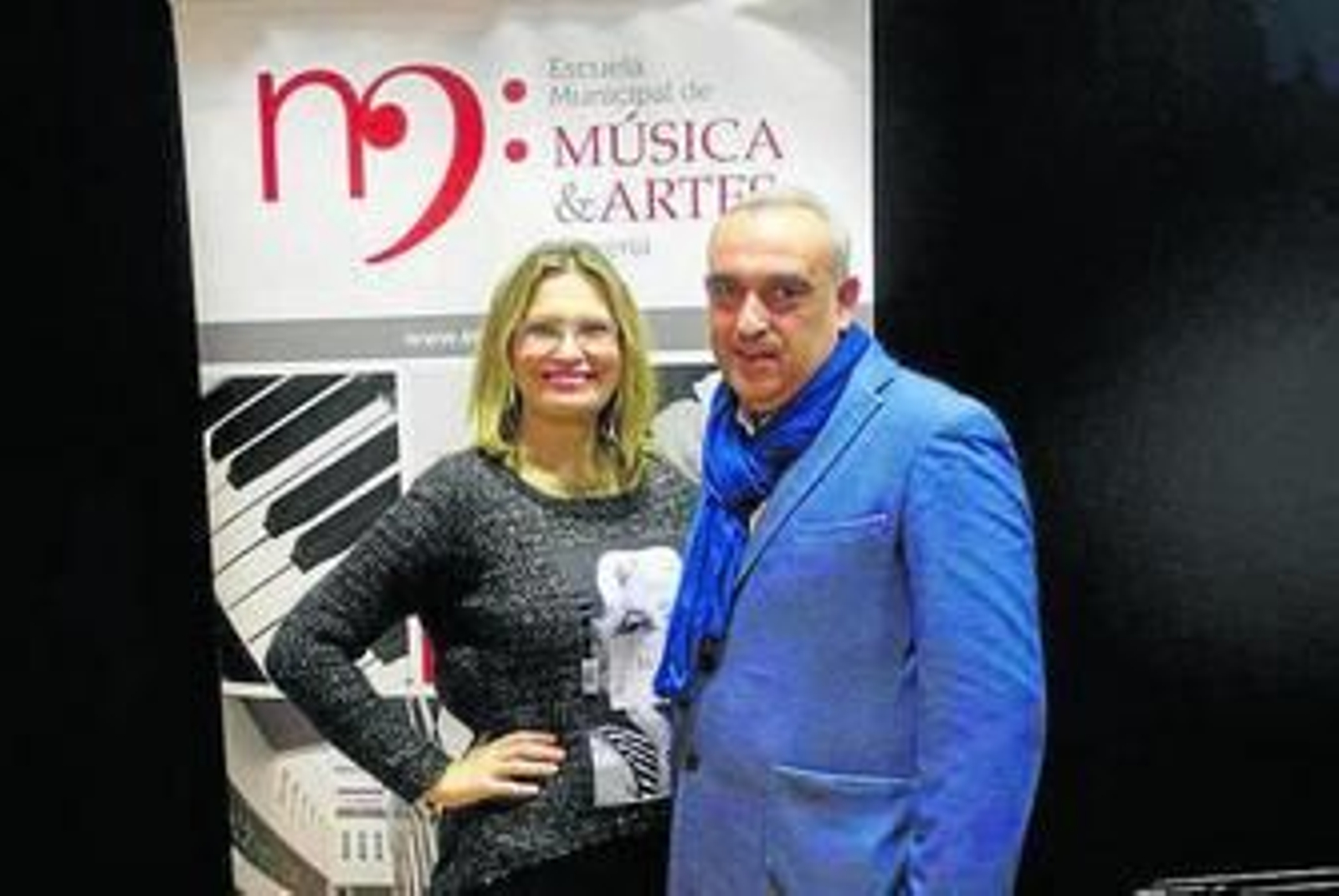 Ainhoa Arteta con Deogracias Gómez, gerente de la EMMA.