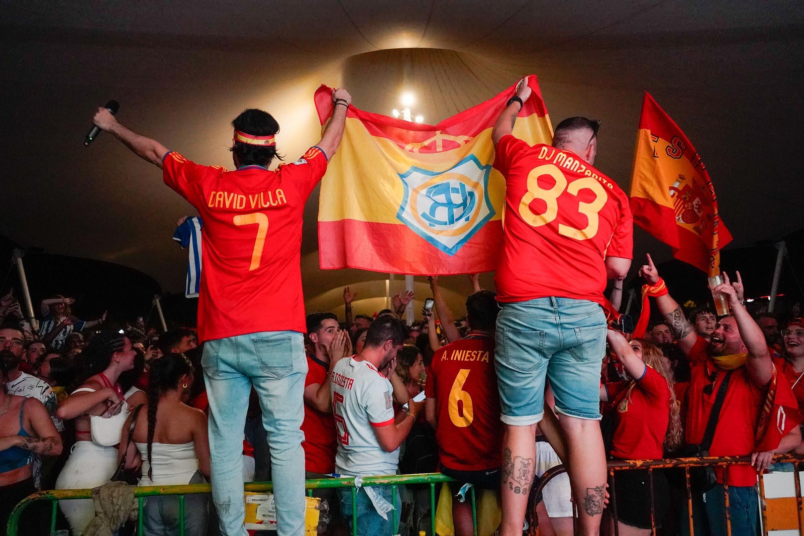 Imágenes del ambiente durante la final de la Eurocopa entre España e Inglaterra Imágenes del ambiente durante la final de la Eurocopa entre España e Inglaterra