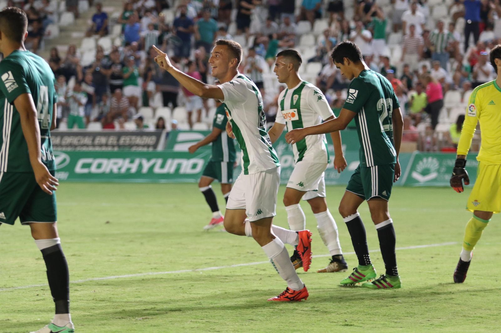 Markovic celebra su tanto al Betis.