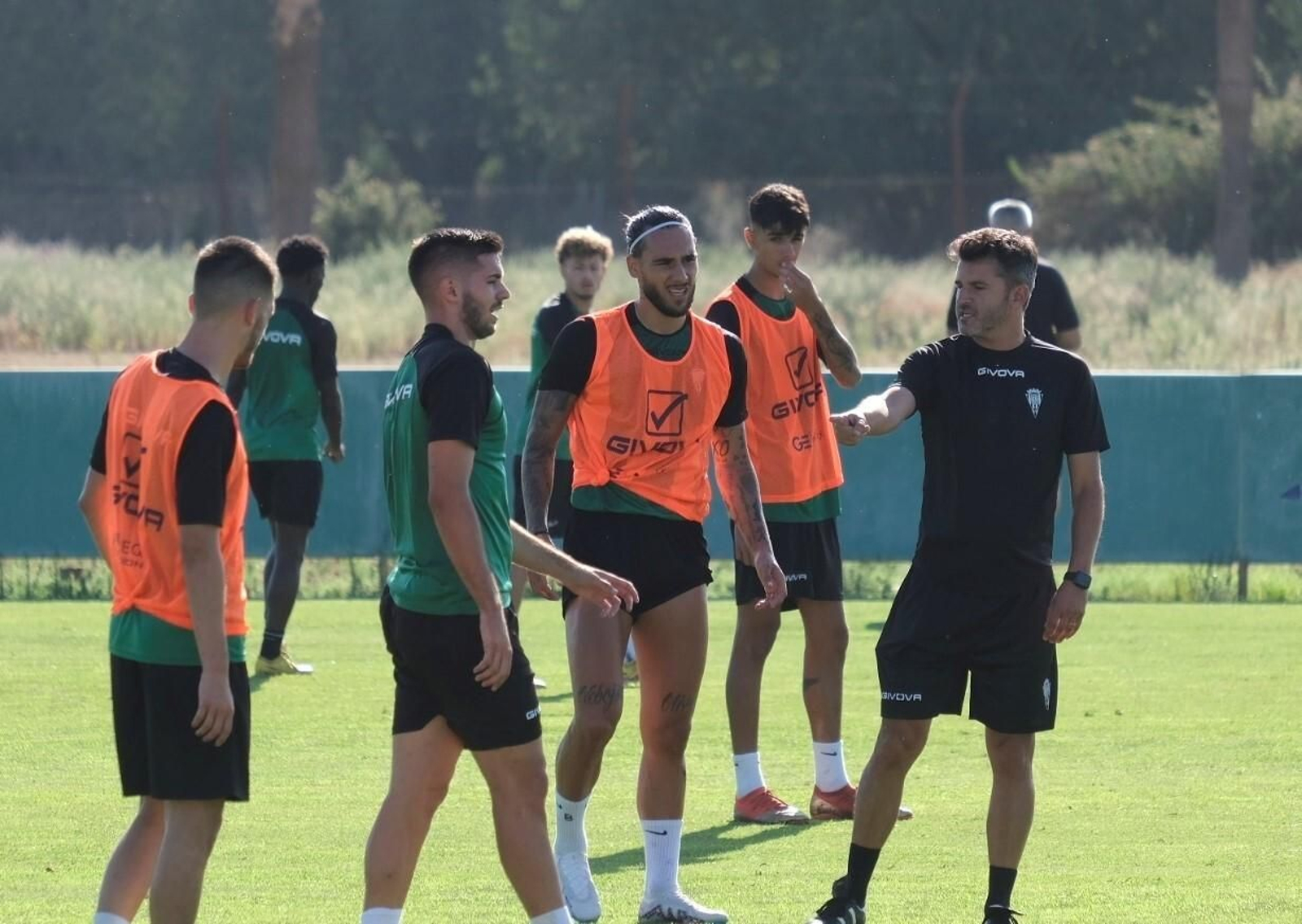 Iván Ania durante un entrenamiento del Córdoba CF.