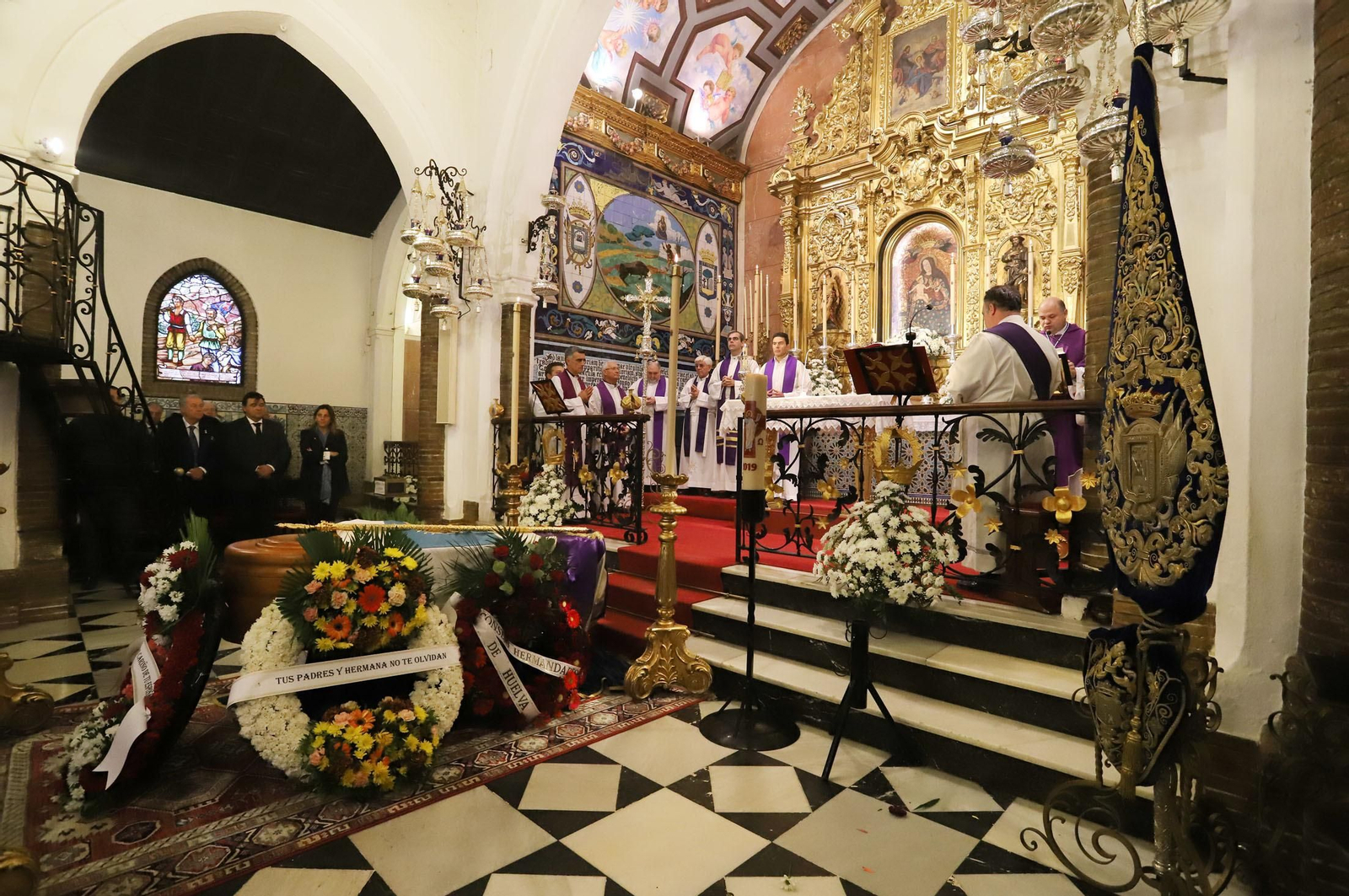 Imágenes del funeral de Bienvenido González, hermano mayor de la Cinta