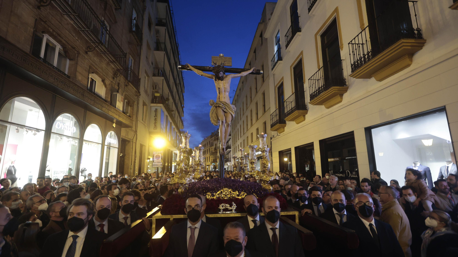 El Cristo de los Desamparados presidiendo el vía crucis de la pasada cuaresma