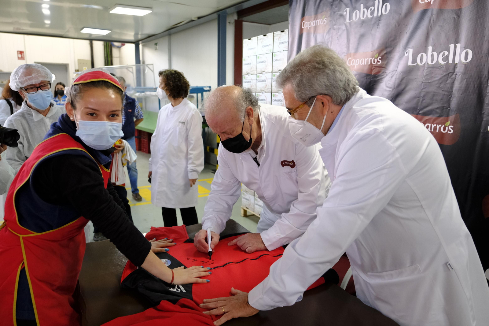 Fotogalería de la visita de Vicente del Bosque a Grupo Caparrós.