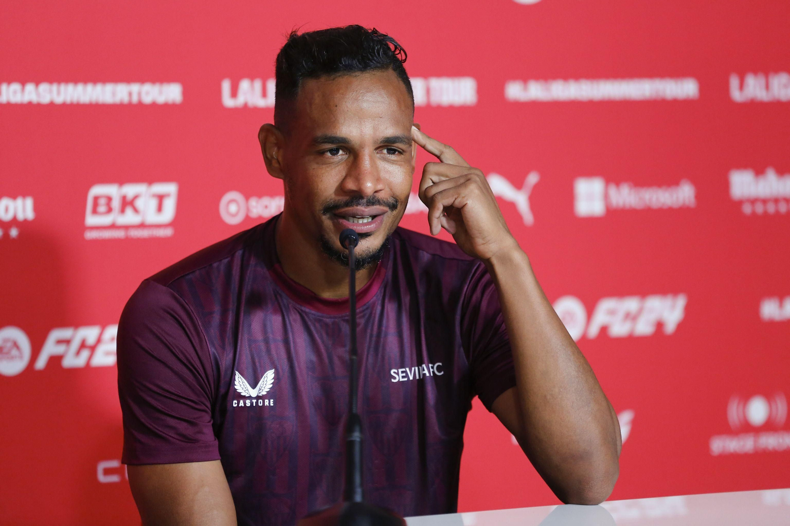 Las imágenes del Sevilla antes del derbi en México