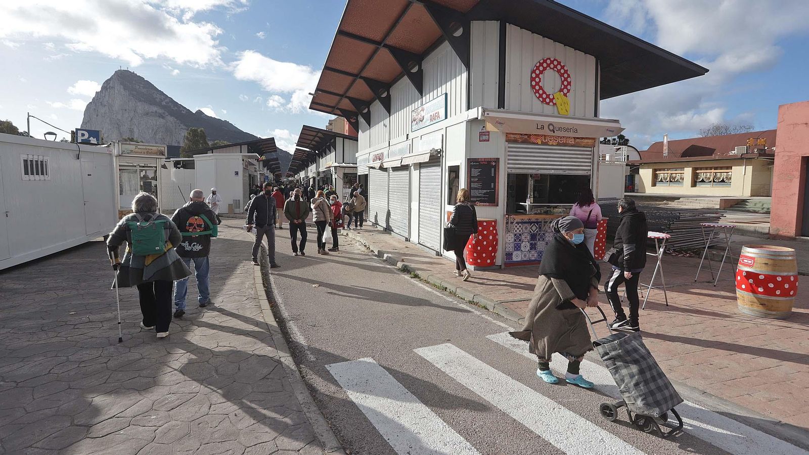 El bulevar 20 de abril con el mercado provisional. El bulevar 20 de abril con el mercado provisional.