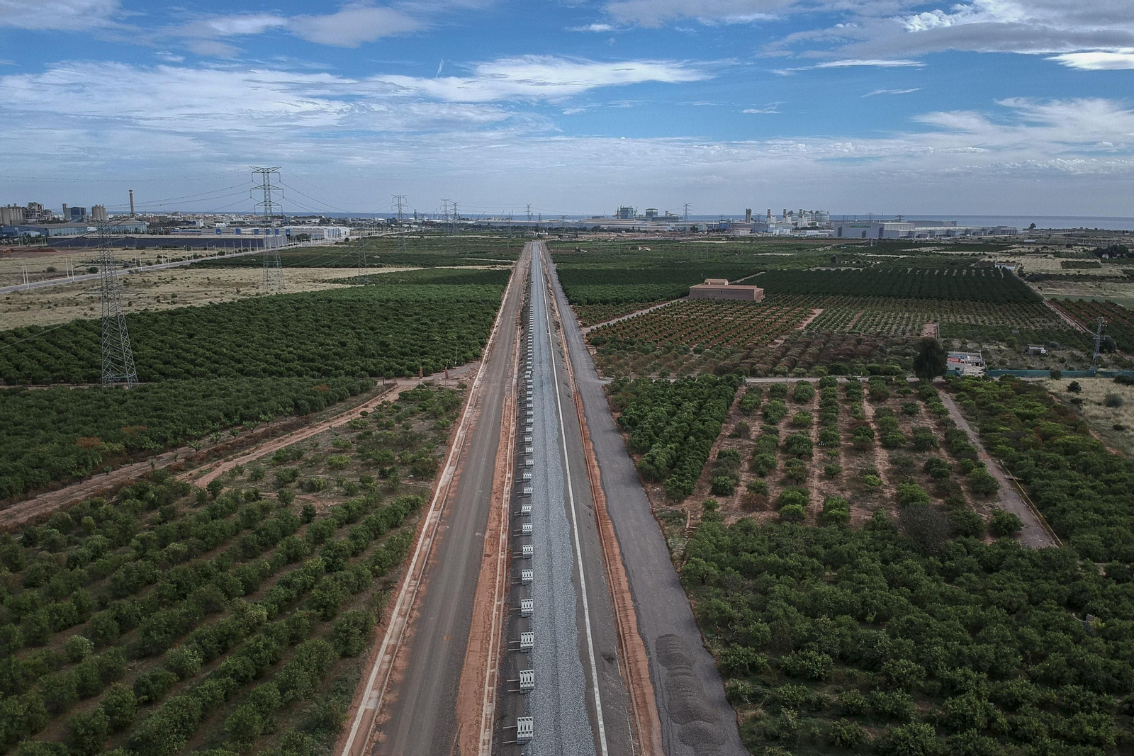 Vista aérea de los terrenos de Parc Sagunt II donde está prevista la instalación de la fábrica de baterias de Volskwagen en Sagunto. Vista aérea de los terrenos de Parc Sagunt II donde está prevista la instalación de la fábrica de baterias de Volskwagen en Sagunto.