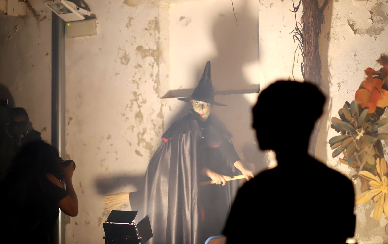 La Escuela de Arte celebra Halloween con una terrorífica sesión de fotos