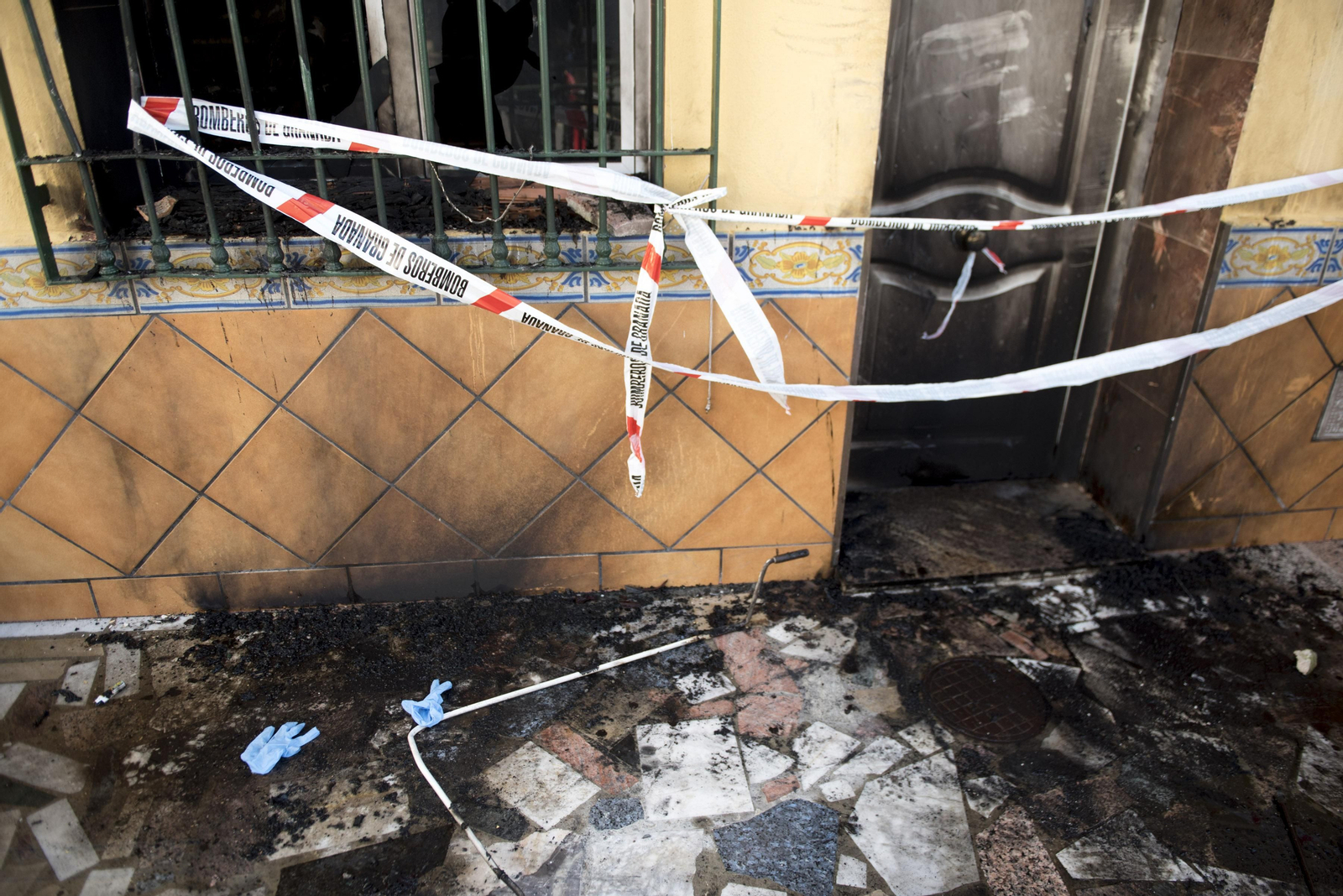 Un aviso de robo falso obligó a la Guardia Civil a salir de Pinos Puente poco antes del incendio