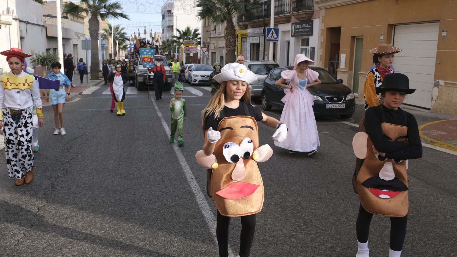 Imágenes de las carrozas de la Fiestas de San José de Benahadux
