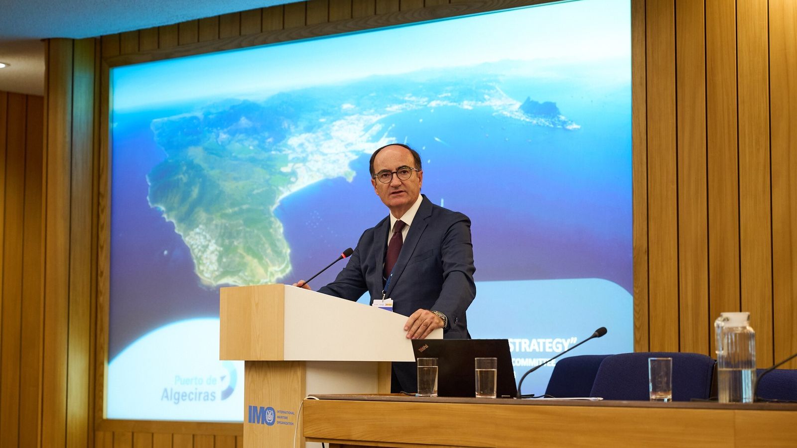 Intervención de Gerardo Landaluce en el Comité de Protección del Medio Marino, en Londres.