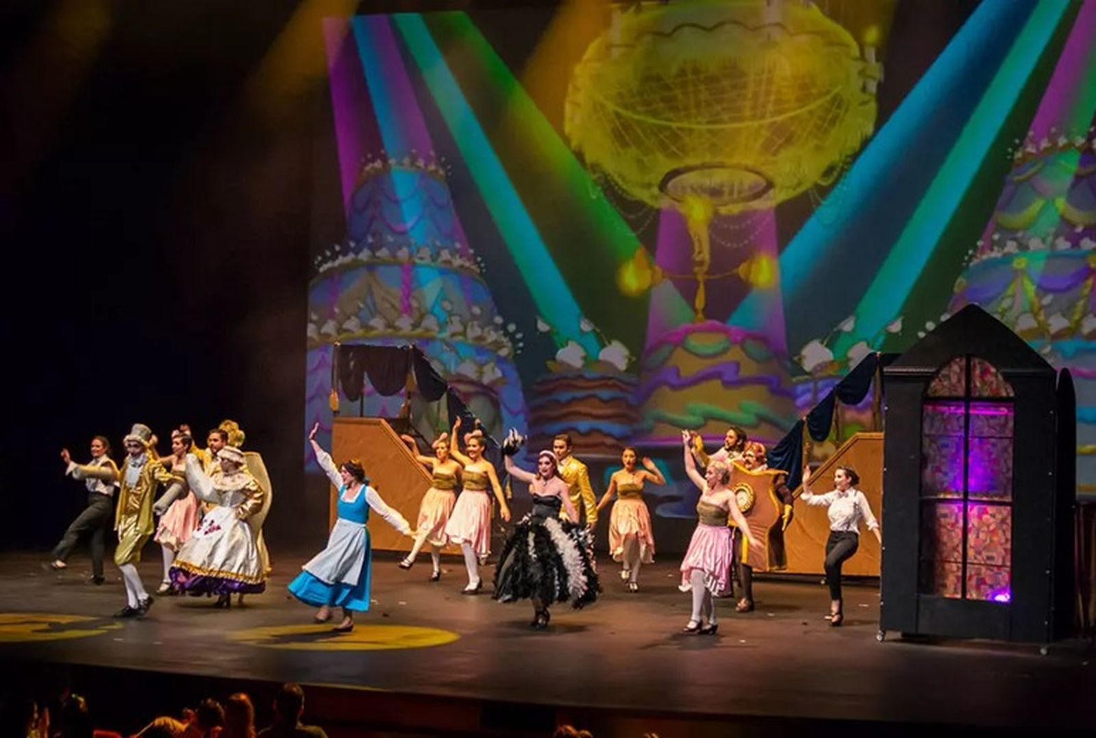 Imagen de la producción “La Bella y la Bestia, el musical”, de la Barbarie Teatro Musical