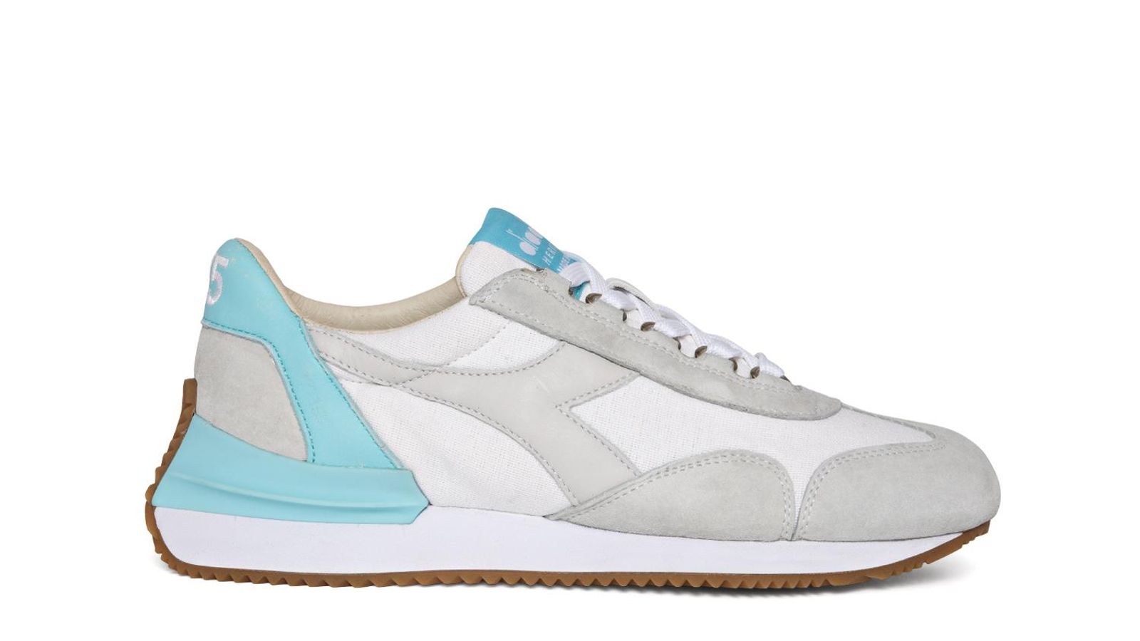 Zapatillas deportivas de la forma Diadora por el Día de la Madre.