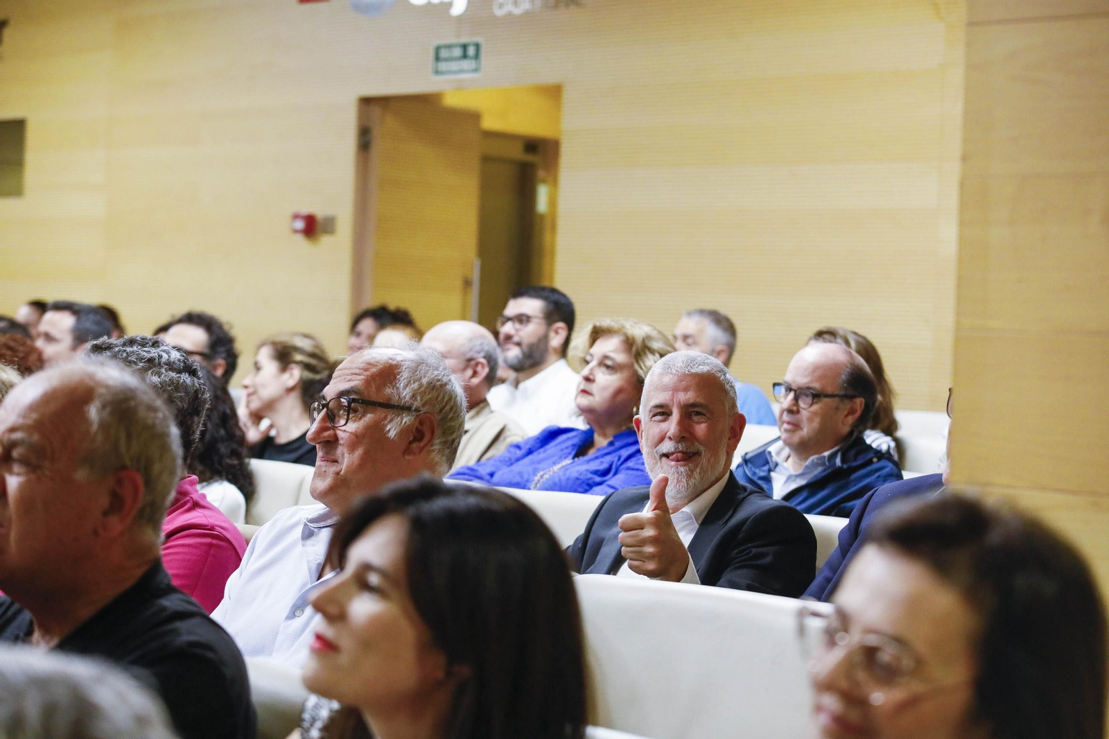 Carmen Mola presenta su libro "El clan" en la Casa de las mariposas de Almería, en imágenes