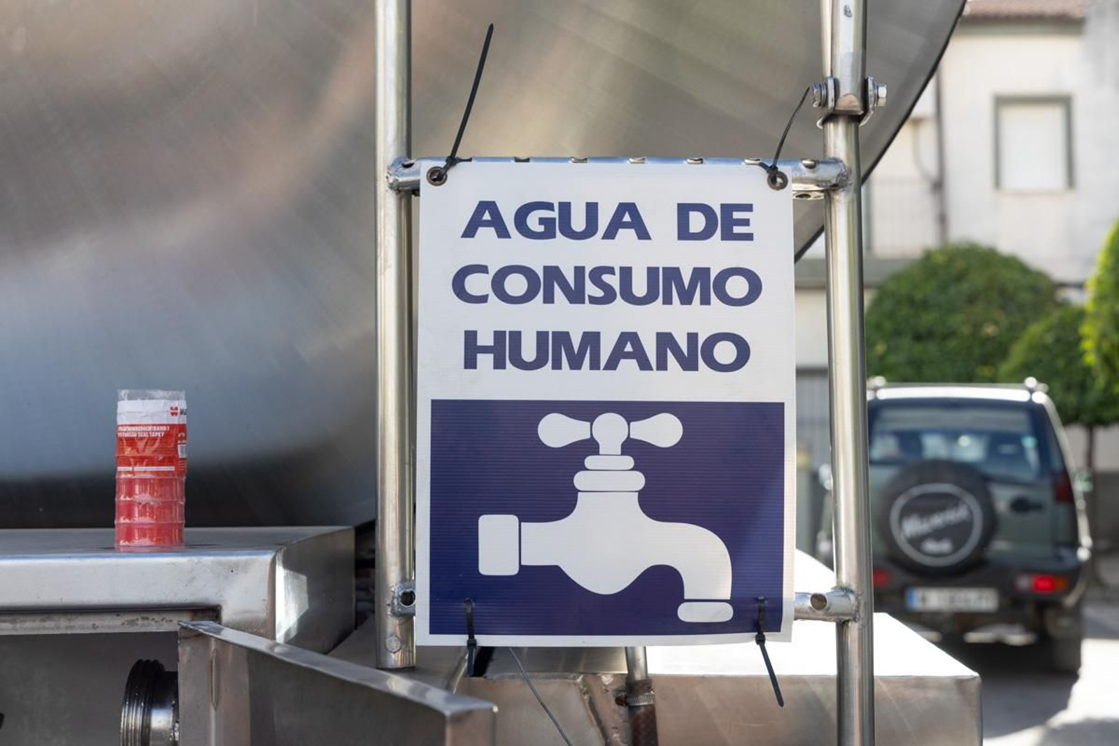 Reparten agua en Mote Lope Alvárez tras prohibir su consumo por presencia de bromato