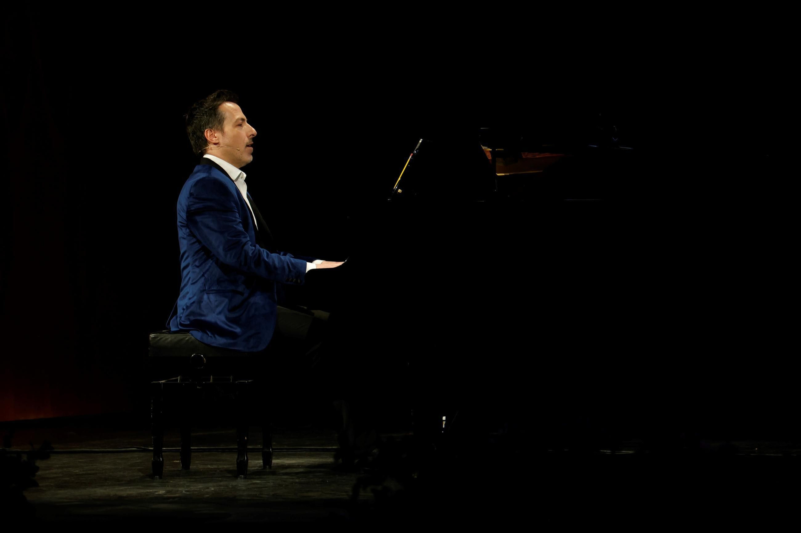 Las mejores imágenes del pregón del Mayo Festivo de Gerardo Olivares