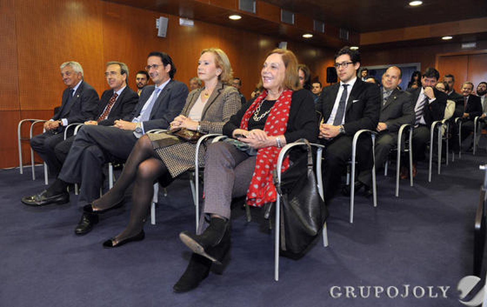 El presidente de la Cámara de Comercio de Sevilla, Francisco Herrero; el director general de Grupo Joly, Juan Carlos Fernández; el vicepresidente ejecutivo de Ingeniería y Territorio de Ayesa, José Luis Manzanares Abásolo; Ana Abásolo; y la presidenta del Consejo Social de la Universidad Pablo de Olavide, Amparo Rubiales.

Foto: Juan Carlos Vázquez