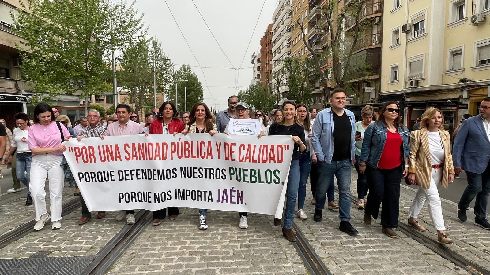 En imágenes: así ha transcurrido en Jaén la manifestación por una sanidad pública de calidad