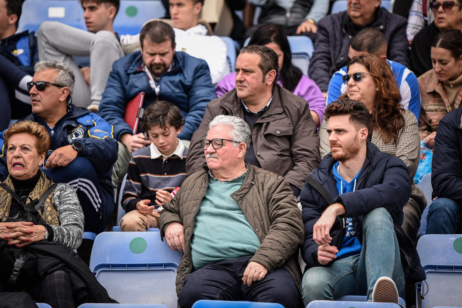 Imágenes de la afición en el Colombino en el Recreativo - Antequera