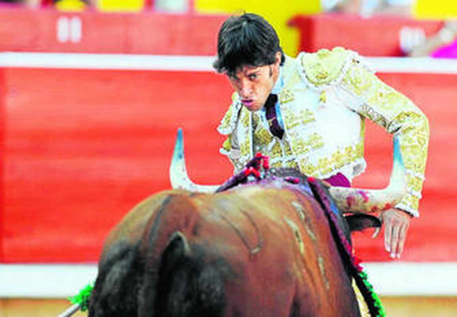 Antonio Nazaré, que cita a uno de sus oponentes, triunfó ayer en Pamplona, donde cortó una oreja.