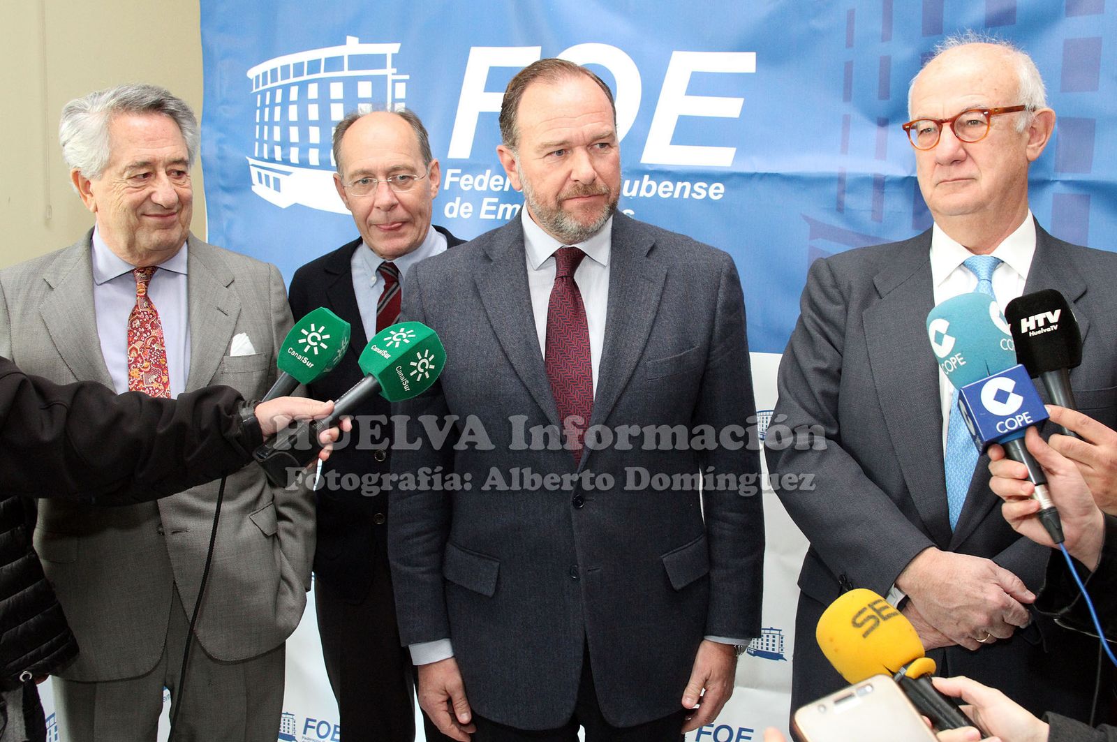 Mesa redonda en la FOE sobre retos y oportunidades de la transición energética, en imágenes