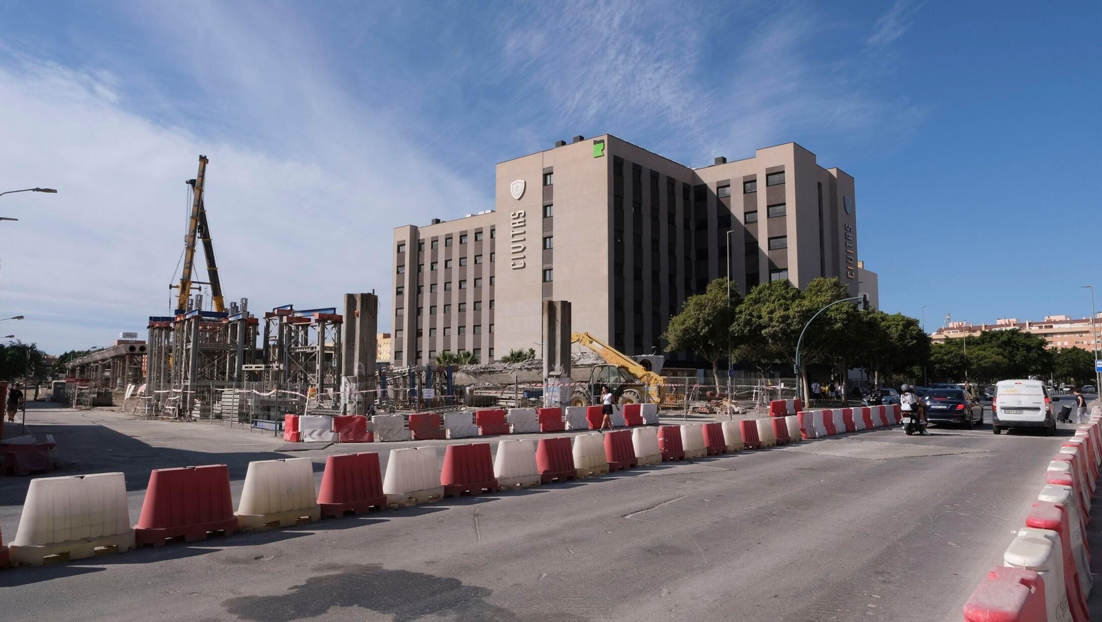 Vista de la avenida del Mediterráneo sin el puente