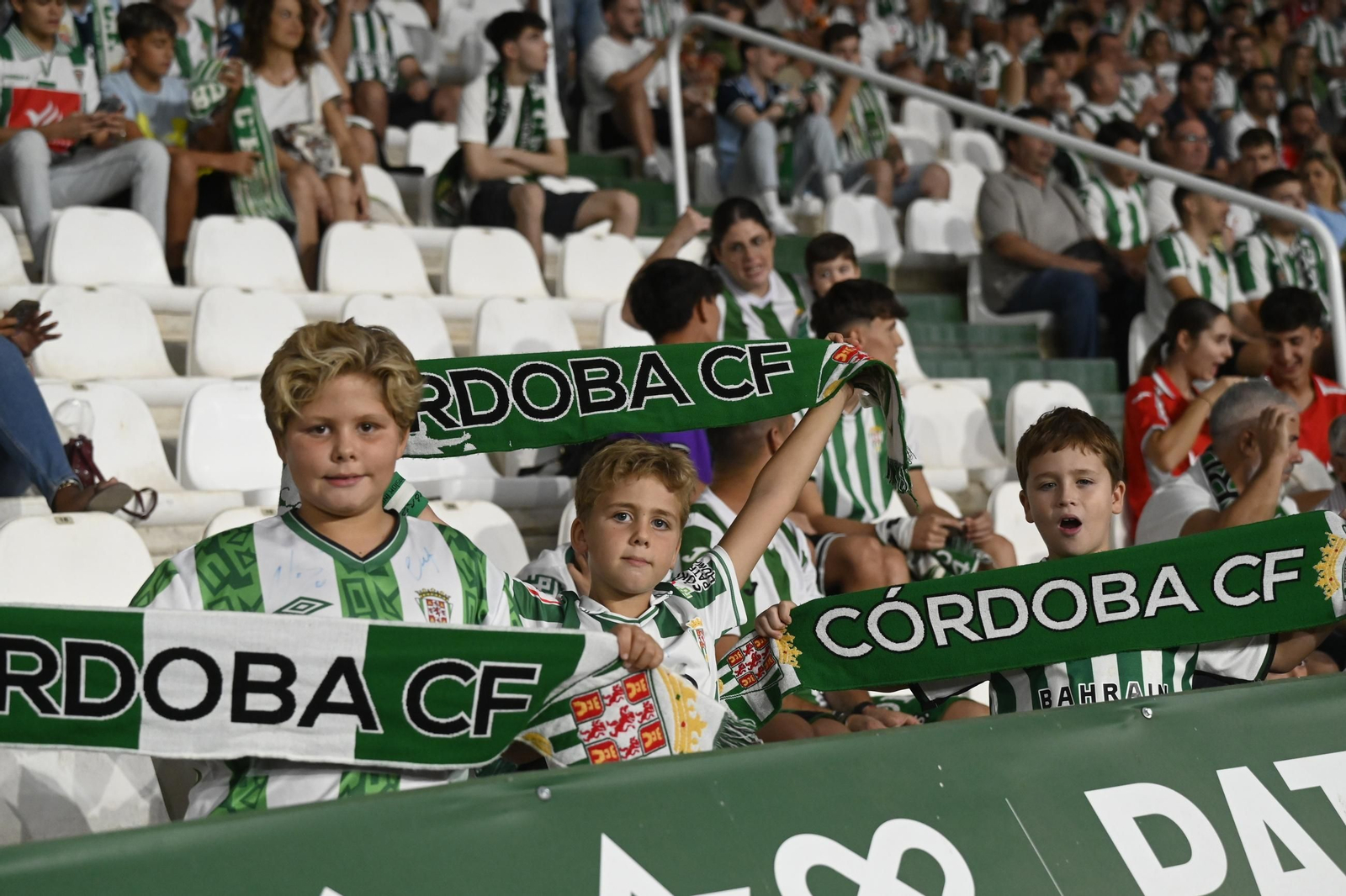 Las mejores fotos del ambiente en El Arcángel para el Córdoba CF - Racing de Santander