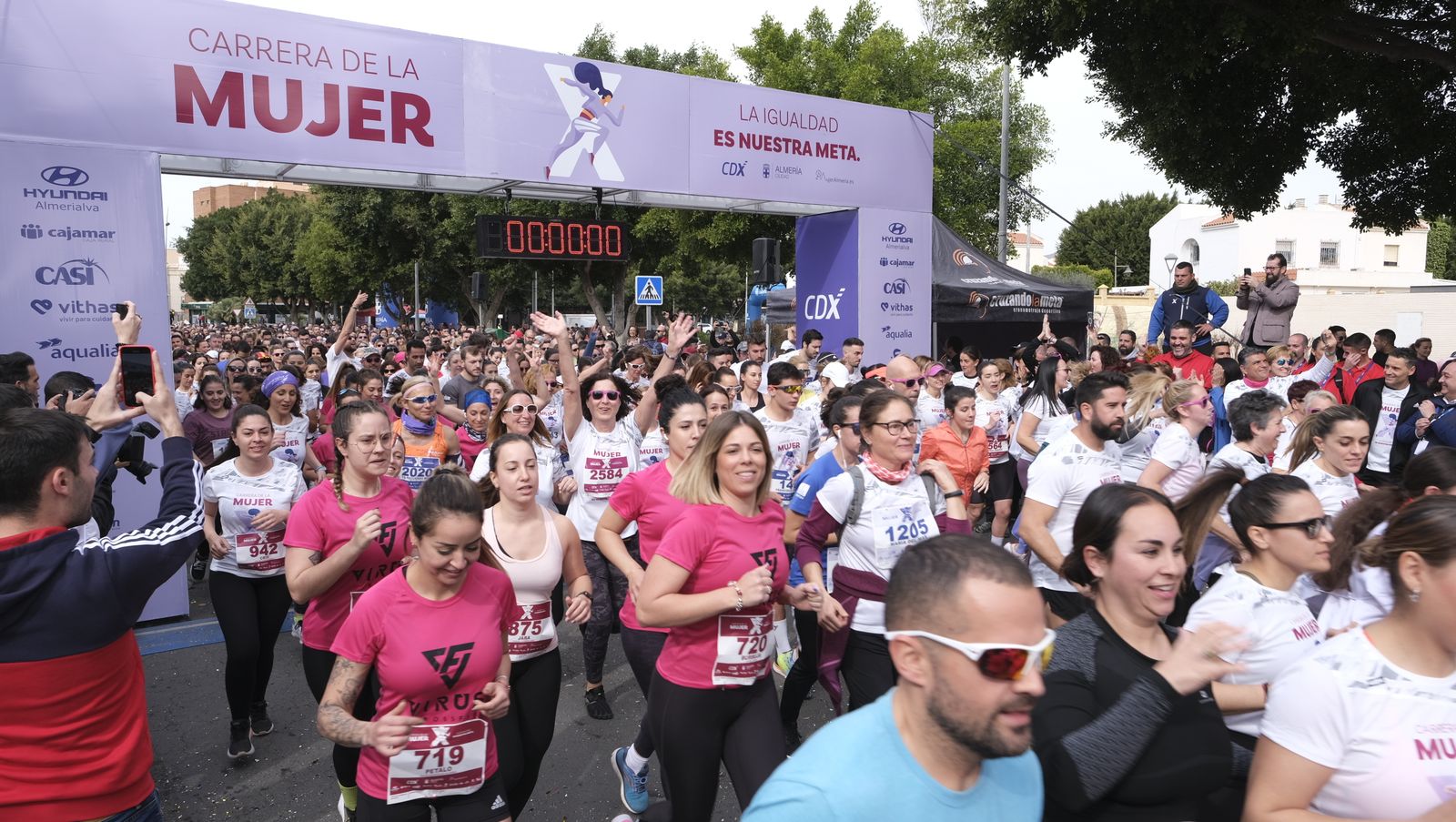 Imágenes de la Carrera de la Mujer 2023 en Almería