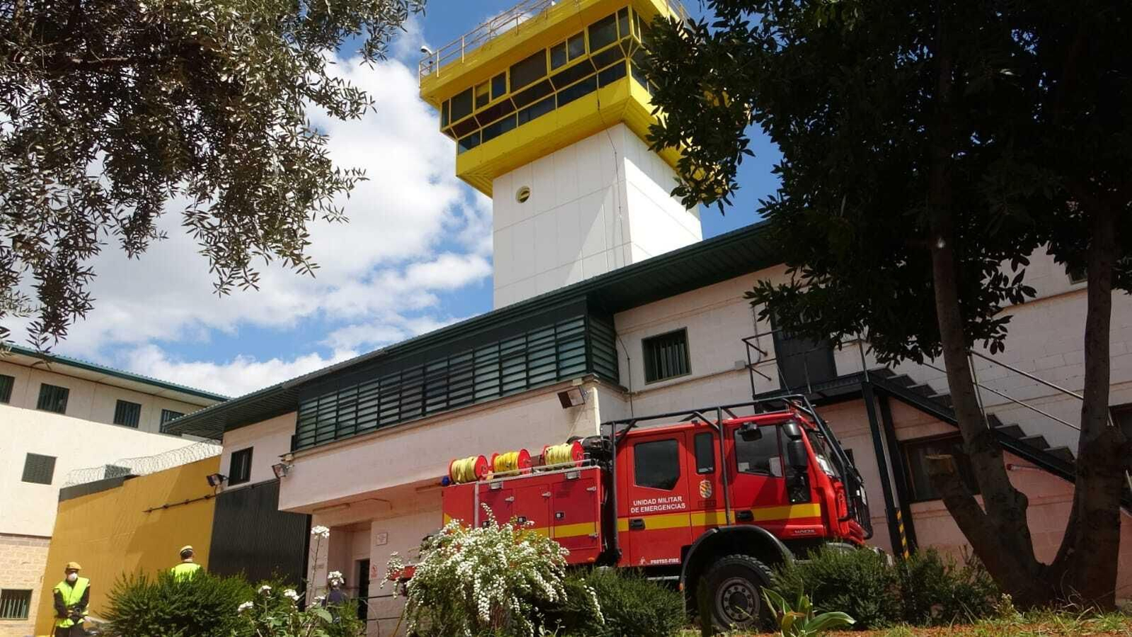 La desinfección de la UME en la cárcel: todas las imágenes