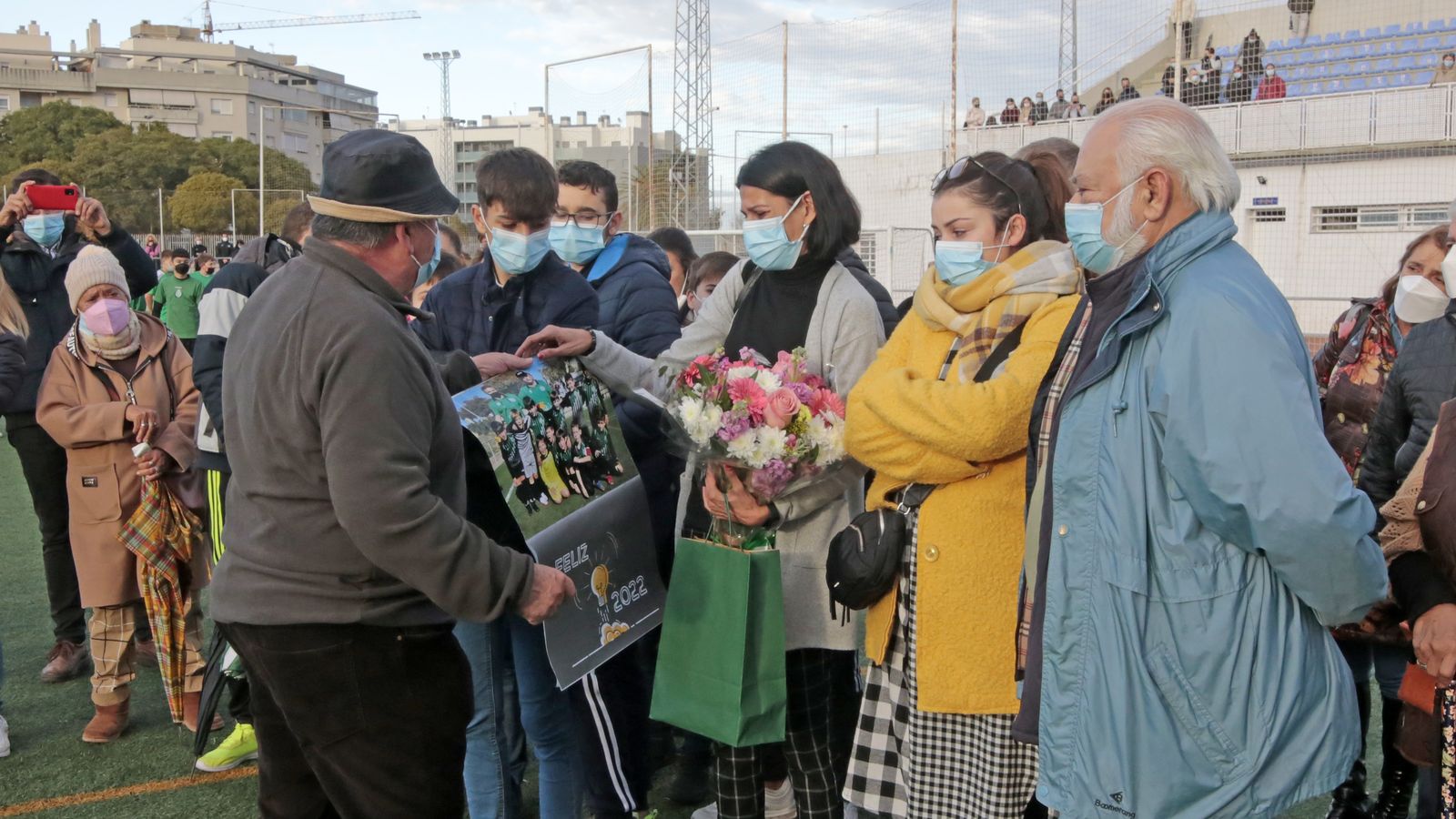 Emotivo homenaje de todo el Pueblo Nuevo a su entrenador
