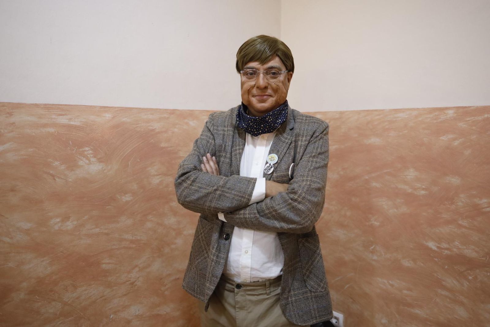 Paco Aragón, director de la chirigota 'Una chirigota en teoría' en los camerinos del Falla