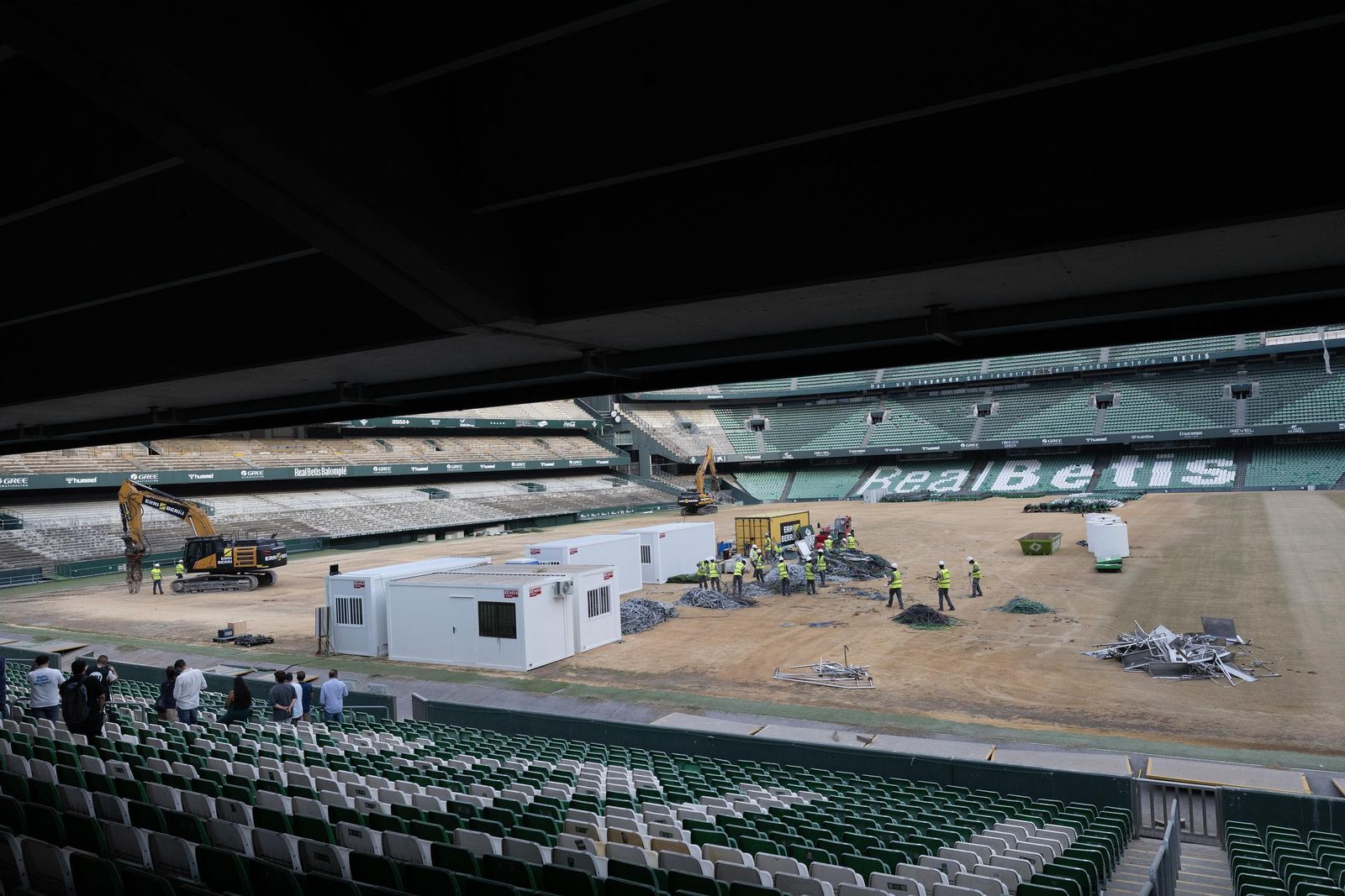 Las fotos de la demolición de la grada de Preferencia del estadio del Betis
