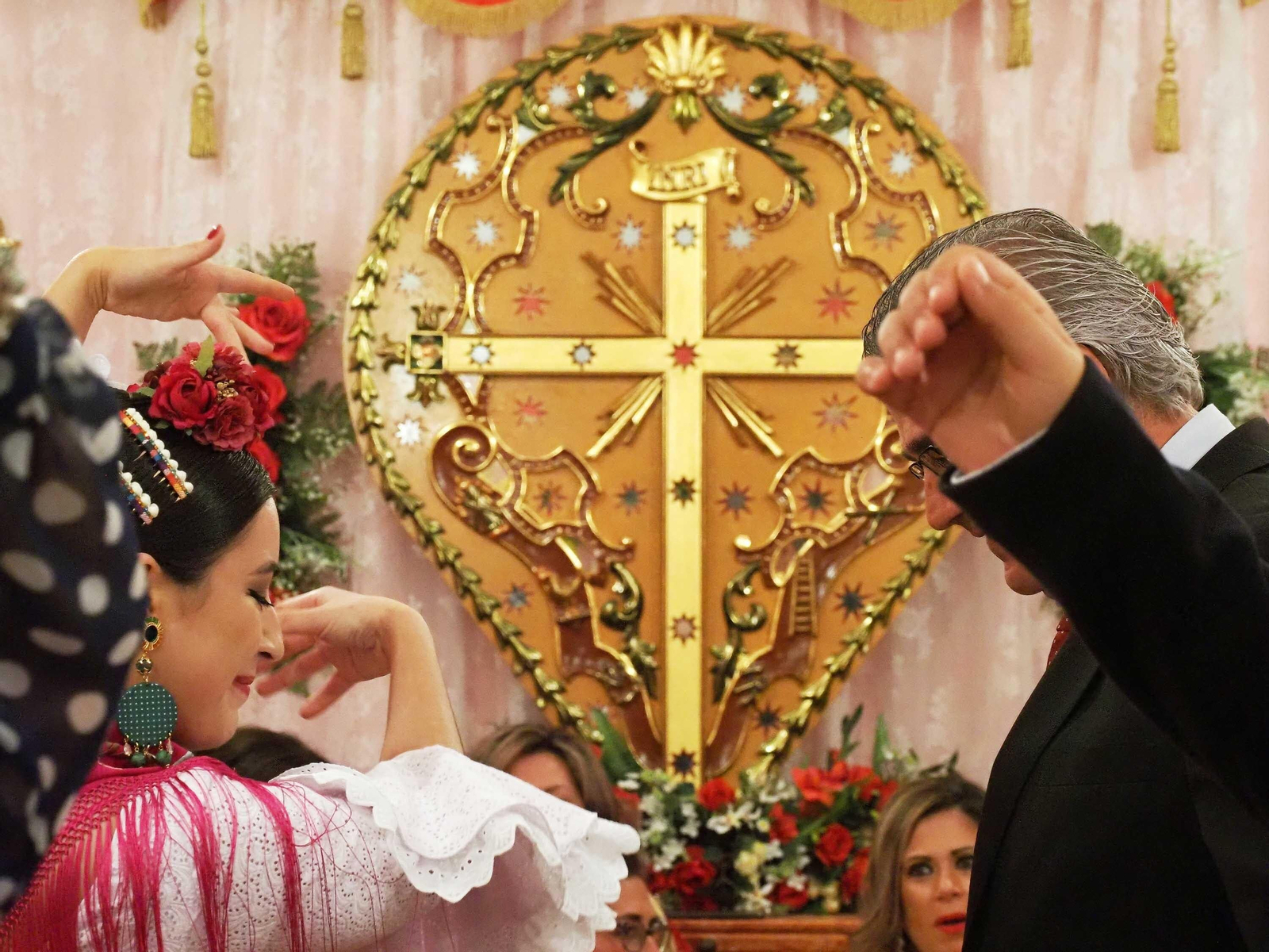 La localidad de Alosno vive con intensidad su festividad de las Cruces de Mayo.