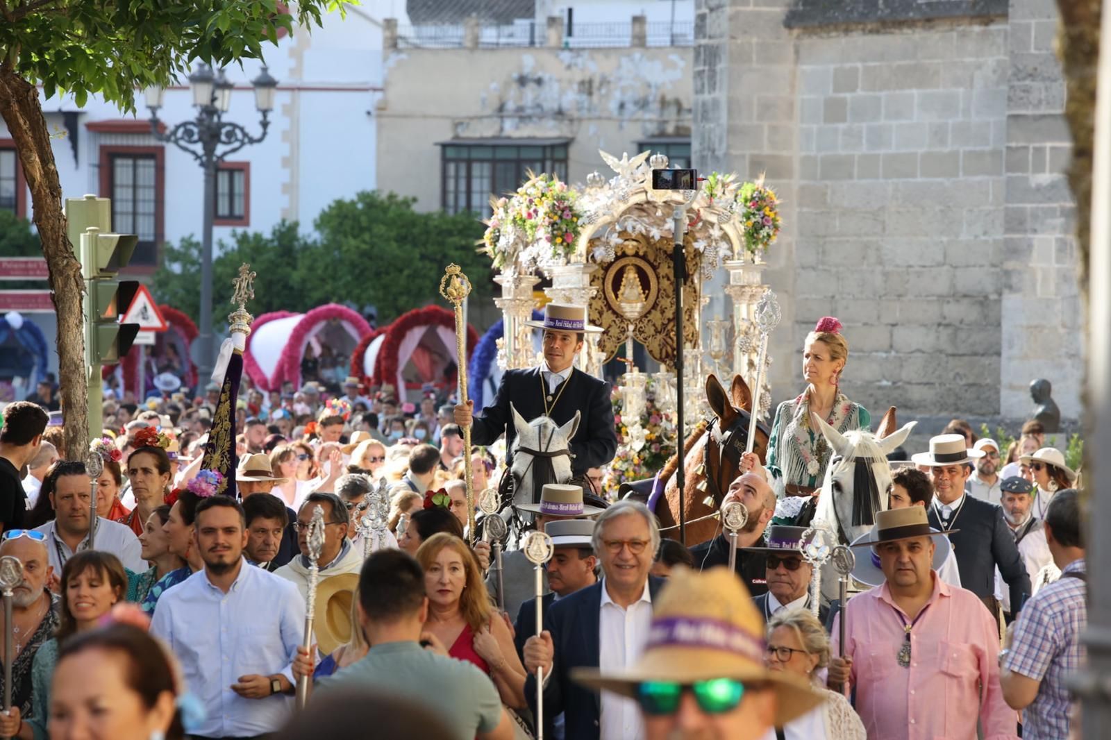 La salida de la Hermandad del Rocío de Jerez, en imágenes