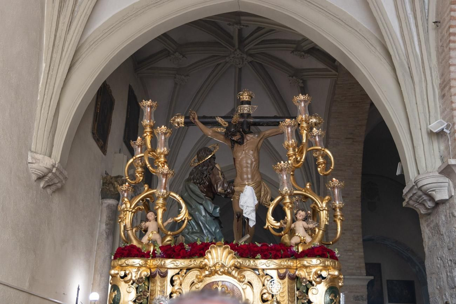 La temida lluvia impide el desarrollo normal de este Martes Santo