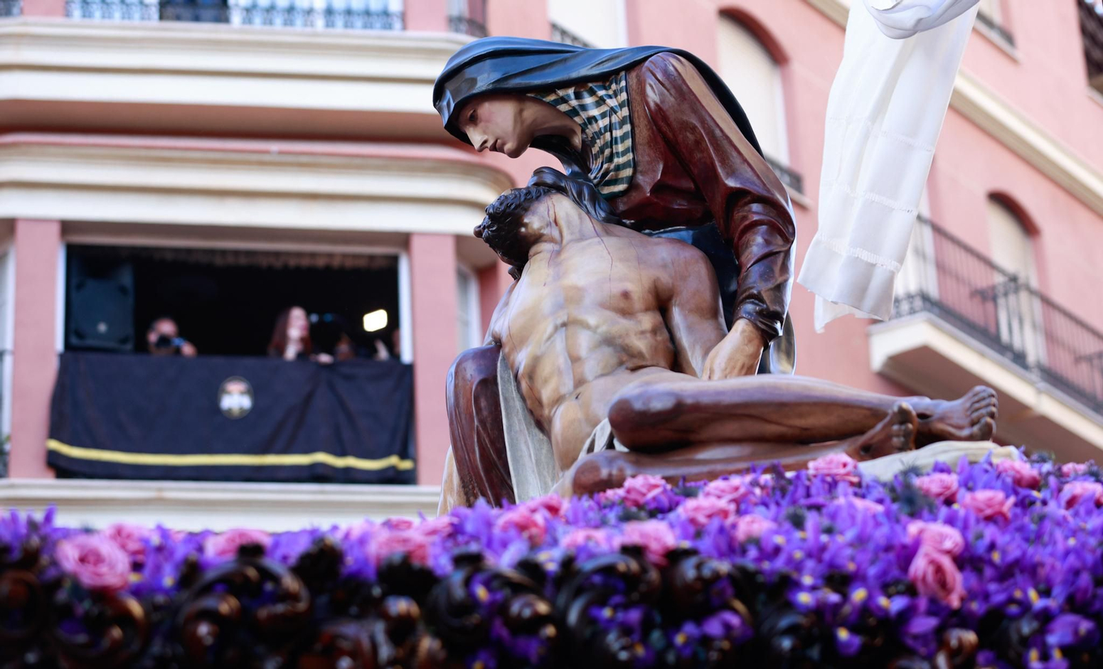 La Piedad en su procesión del Viernes Santo en Málaga, en fotos