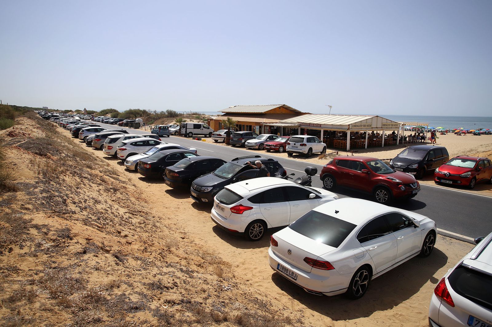 Imágenes del caluroso fin de semana en las playas de Huelva