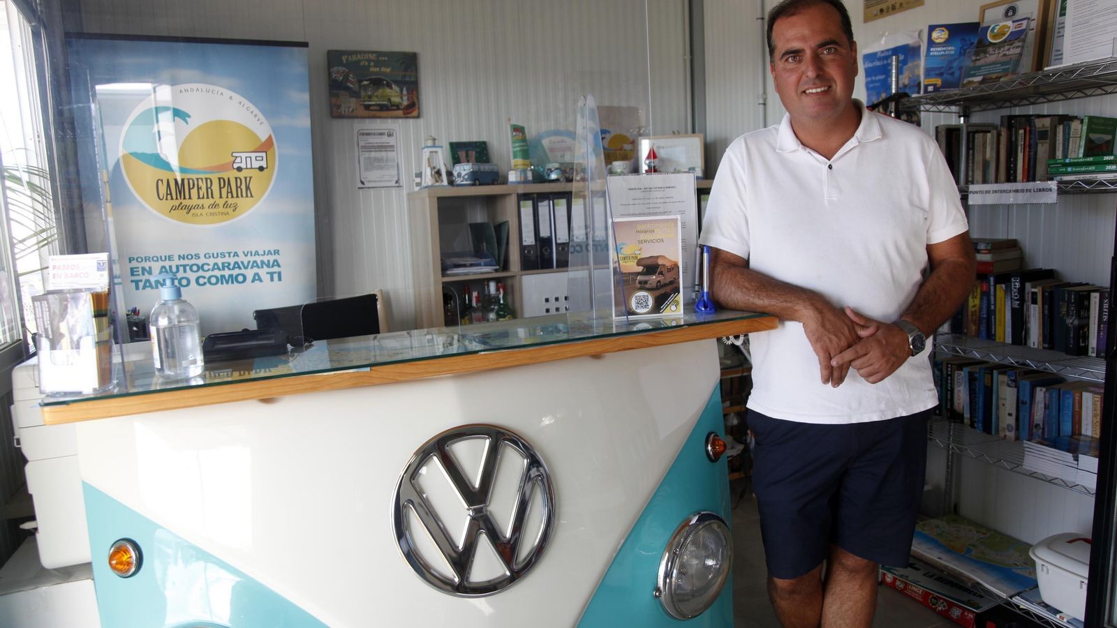 Francisco Cruz, en la recepción de Camper Park Playas de Luz