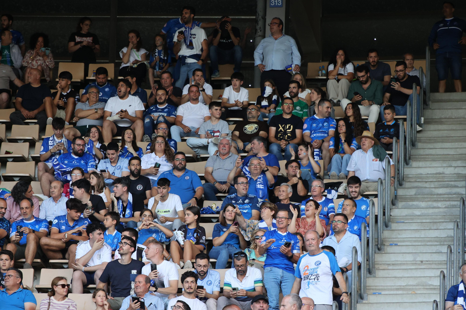 Búscate en el partido entre el Xerez DFC y Ceuta B en Chapín