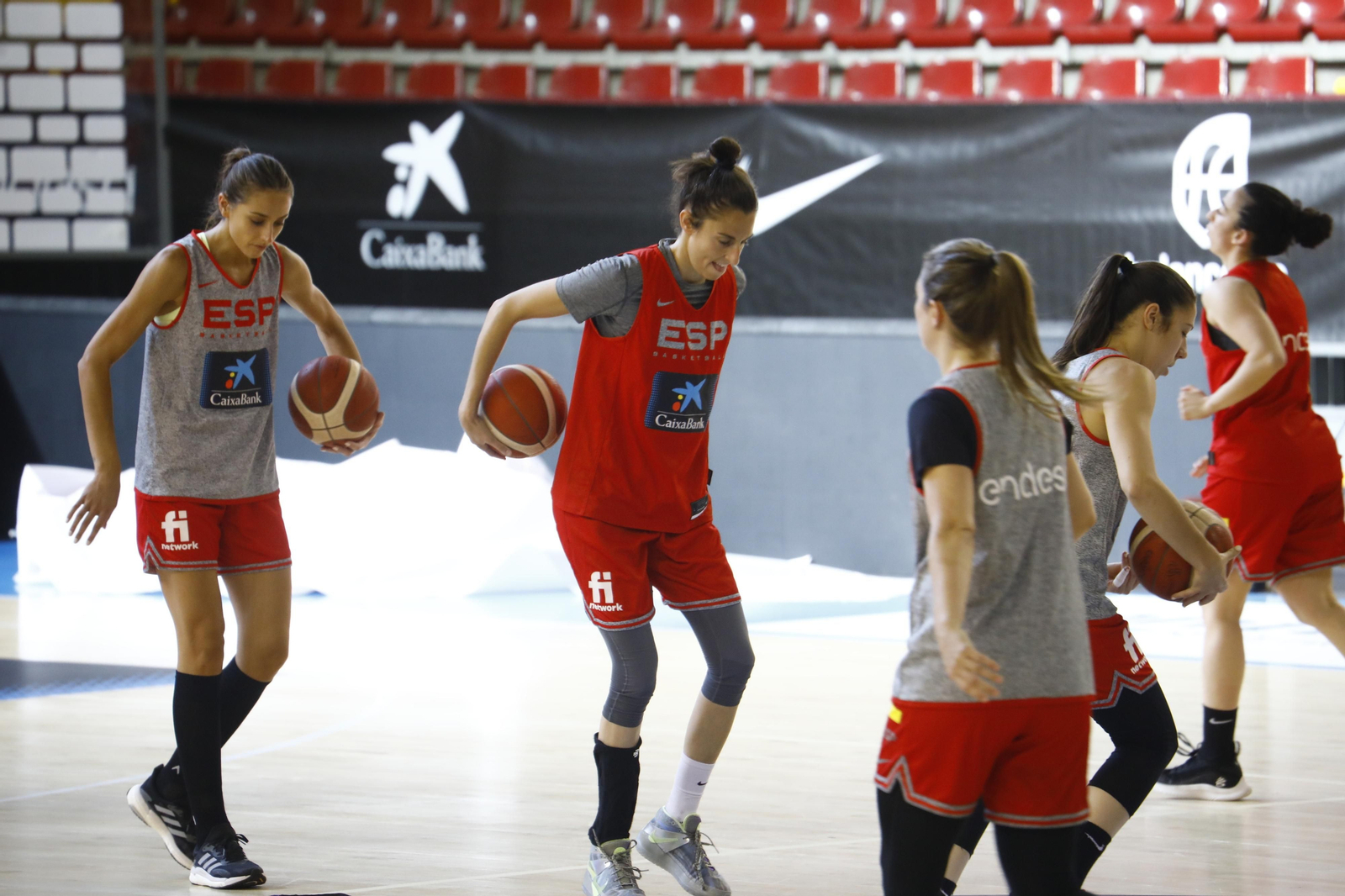 Las fotos del primer entrenamiento de la selección española femenina de baloncesto en Córdoba